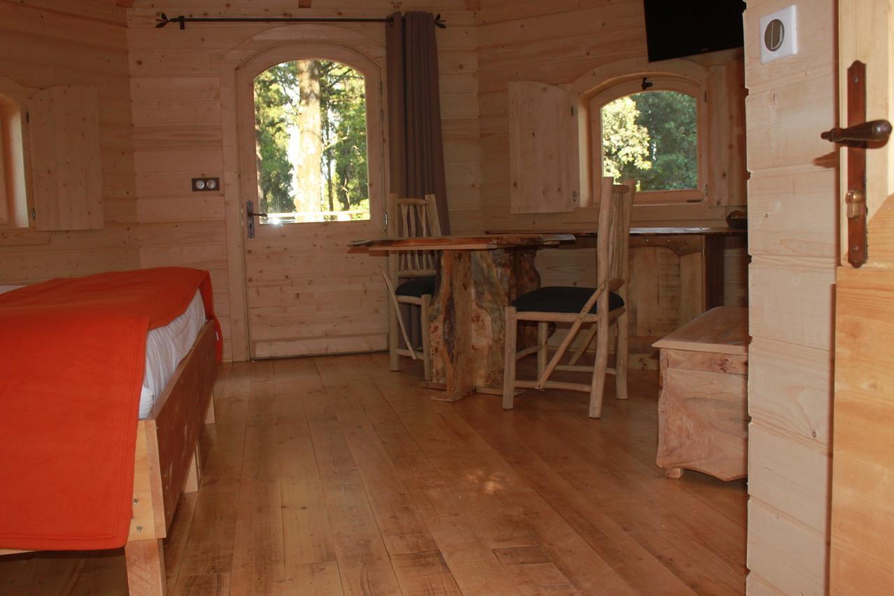 Les Cabanes Dans Les Bois Logis Hotel Villedubert Kamer foto