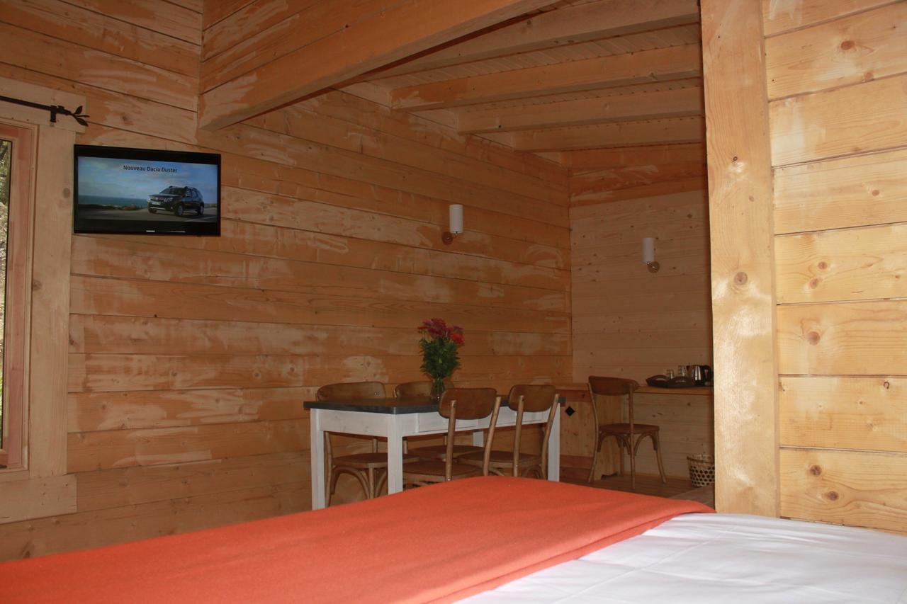 Les Cabanes Dans Les Bois Logis Hotel Villedubert Kamer foto